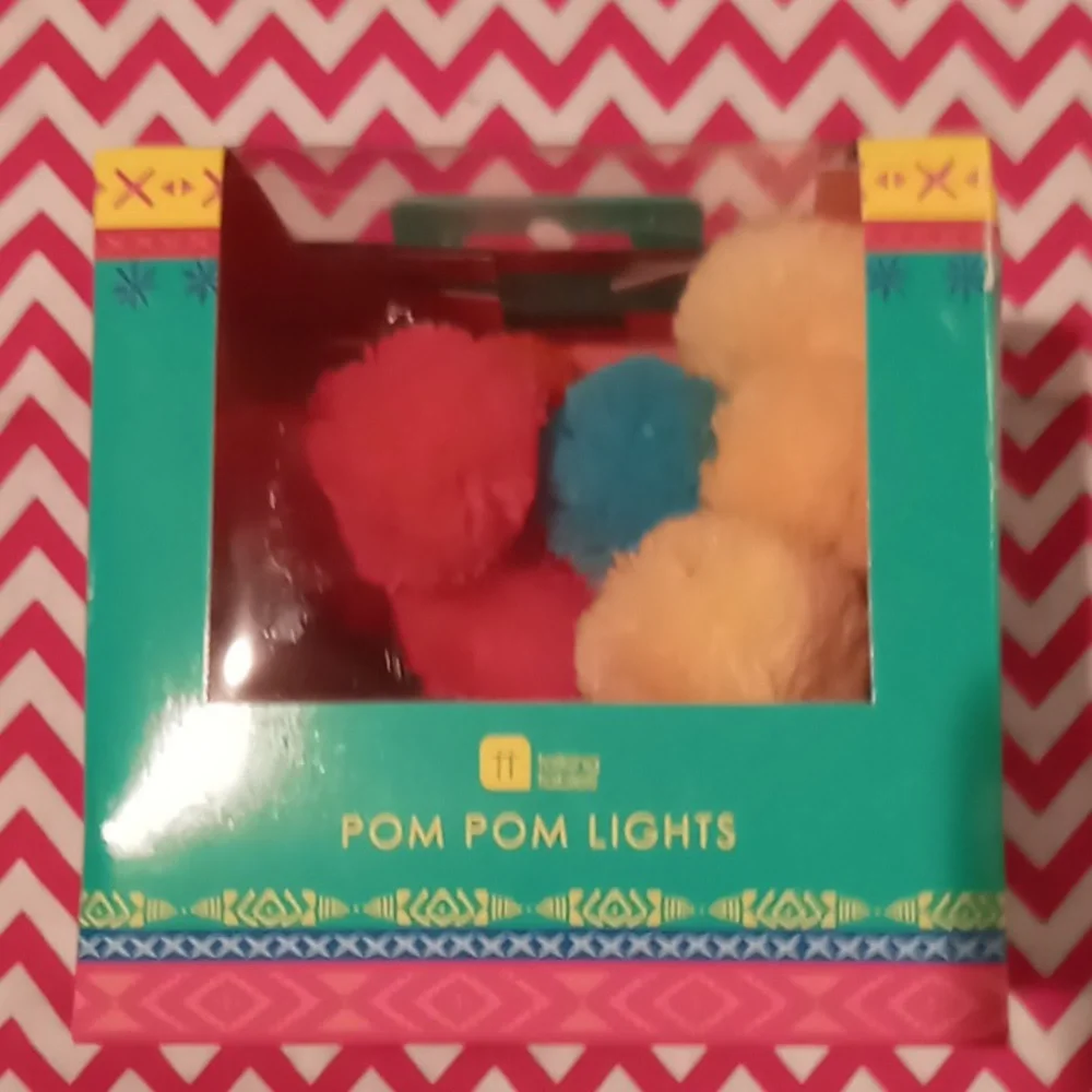 Pom pom light string